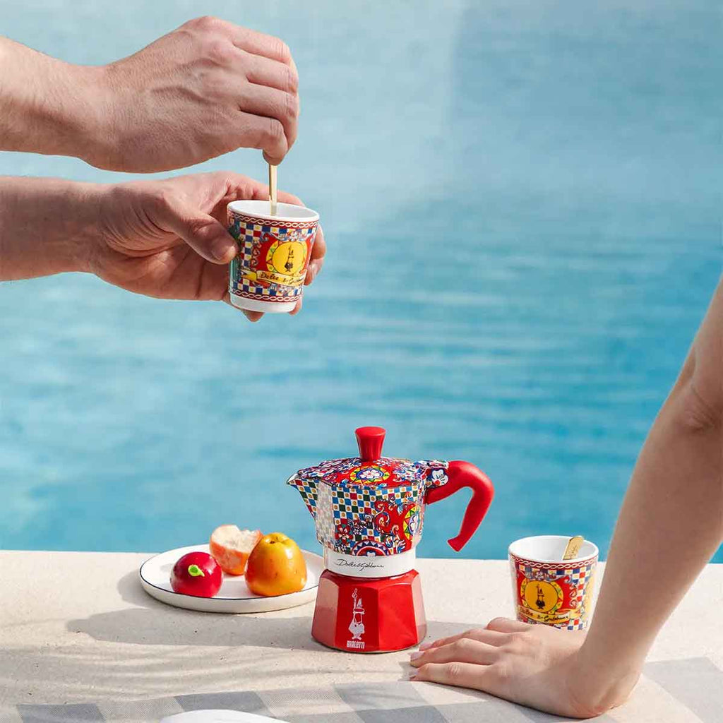 Set Moka Express Carretto Siciliano 2 tz, 2 bicchierini in porcellana e 2 palettine dorate